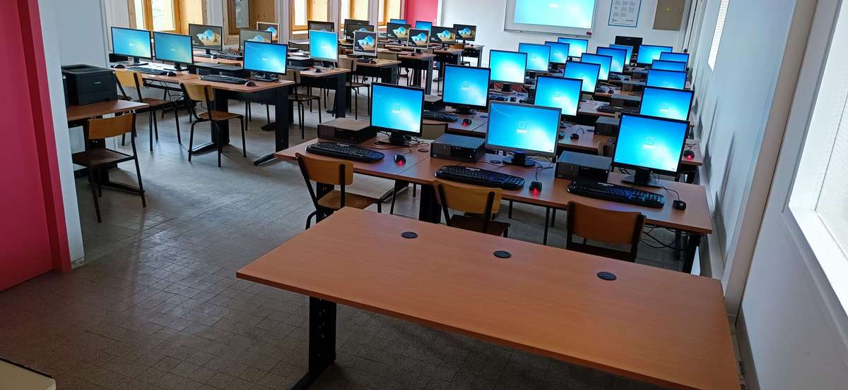 Salle informatique
 - 